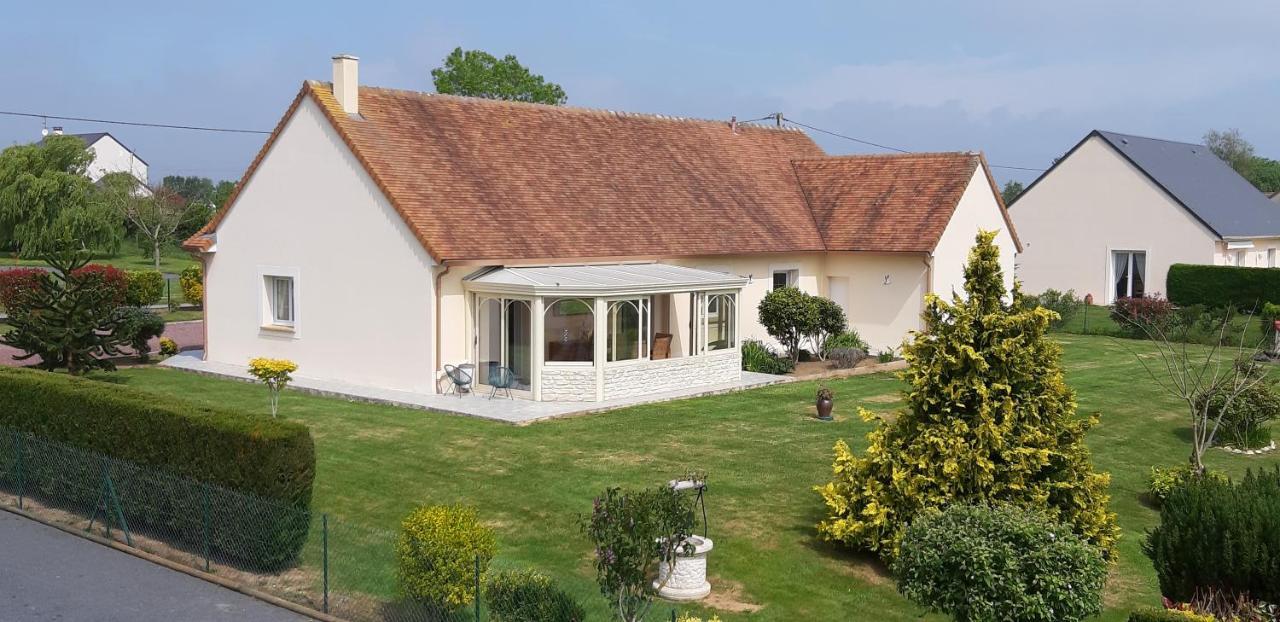 Gite "Au P'Tit Tourois" De Plain-Pied Tout Confort Avec Veranda Proche D'Omaha Beach Et De Bayeux Accueillant Les Animaux Bagian luar foto