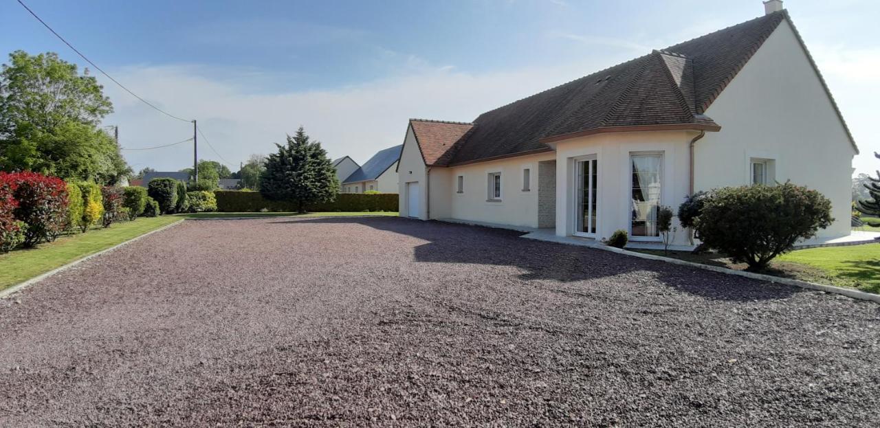 Gite "Au P'Tit Tourois" De Plain-Pied Tout Confort Avec Veranda Proche D'Omaha Beach Et De Bayeux Accueillant Les Animaux Bagian luar foto