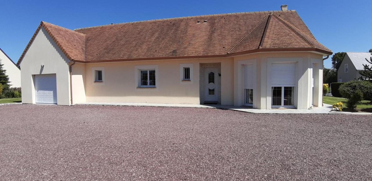 Gite "Au P'Tit Tourois" De Plain-Pied Tout Confort Avec Veranda Proche D'Omaha Beach Et De Bayeux Accueillant Les Animaux Bagian luar foto