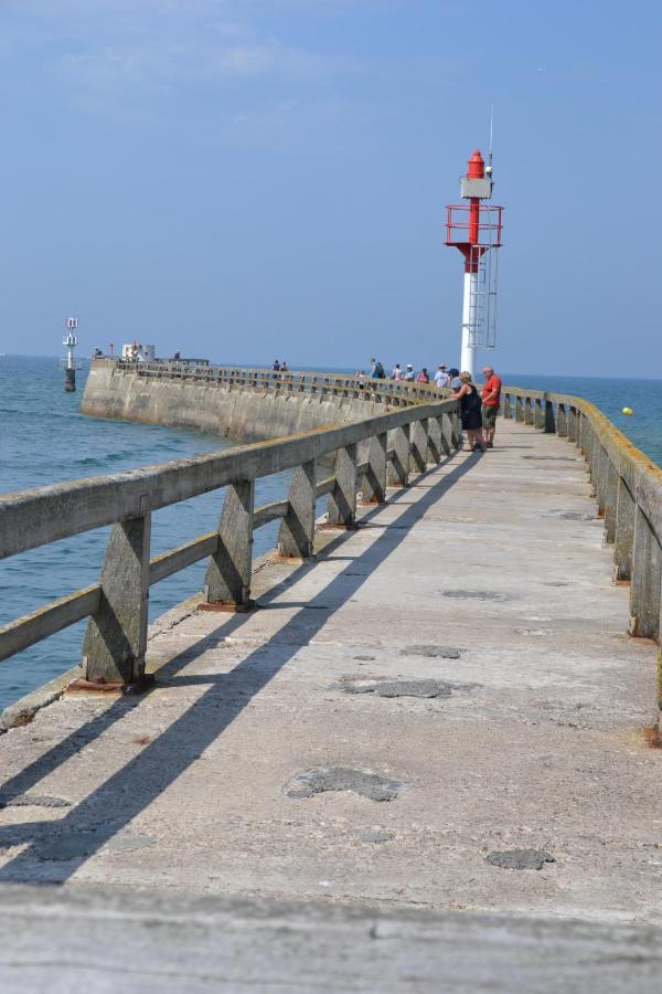 Gite "Au P'Tit Tourois" De Plain-Pied Tout Confort Avec Veranda Proche D'Omaha Beach Et De Bayeux Accueillant Les Animaux Bagian luar foto