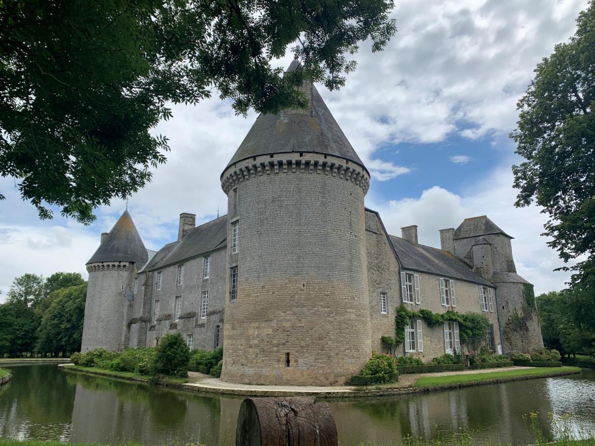 Gite "Au P'Tit Tourois" De Plain-Pied Tout Confort Avec Veranda Proche D'Omaha Beach Et De Bayeux Accueillant Les Animaux Bagian luar foto