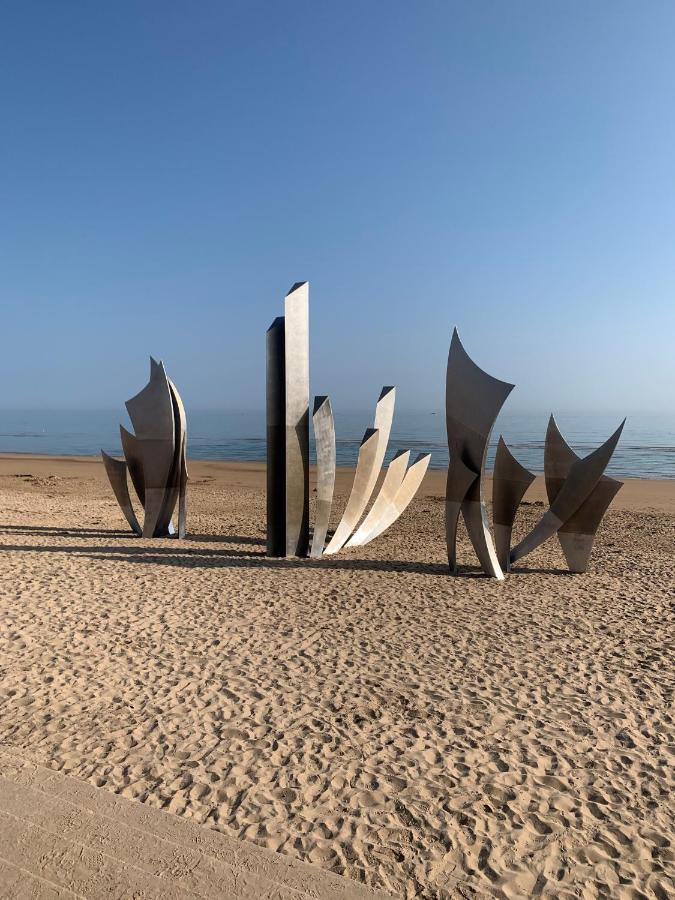 Gite "Au P'Tit Tourois" De Plain-Pied Tout Confort Avec Veranda Proche D'Omaha Beach Et De Bayeux Accueillant Les Animaux Bagian luar foto